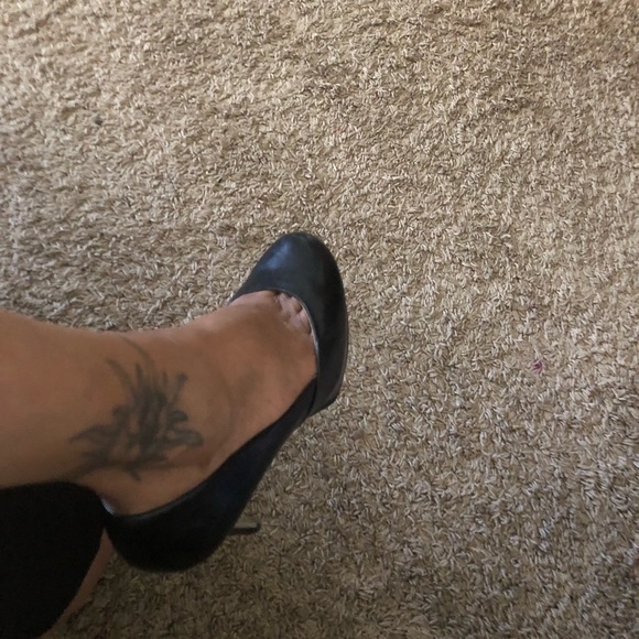 Guess - Picture 2 of 2